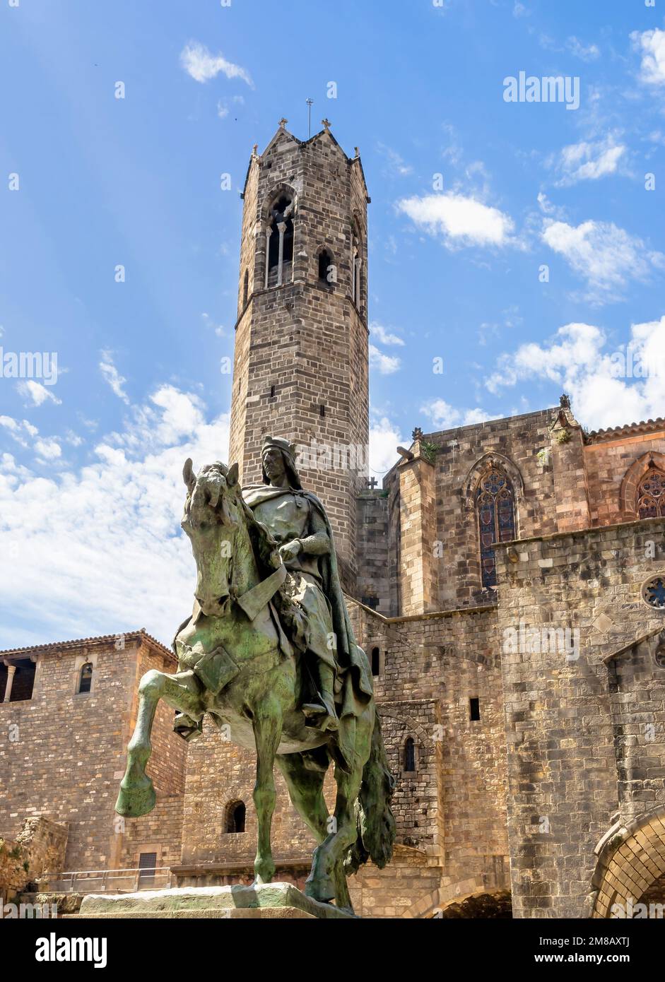 Ramon Berenguer III la Grande statue de Barcelone, Espagne. Situé sur la Plaça Ramon Berenguer el Gran, le monument est une réplique d'une ancienne statue. Banque D'Images