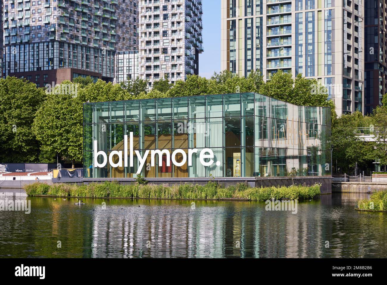 Design Cube at Ballymore; Mill Harbour, Millwall Inner Dock, Londres, Royaume-Uni Banque D'Images