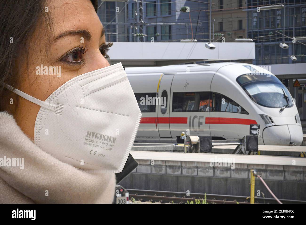 MONTAGE DE PHOTOS: Depuis 2 février 2023, l'exigence de masque dans le  trafic longue distance ne s'appliquera plus. ARCHIVER LA PHOTO; Deutsche  Bahn examine l'introduction d'une exigence de masque FFP2. Jeune femme