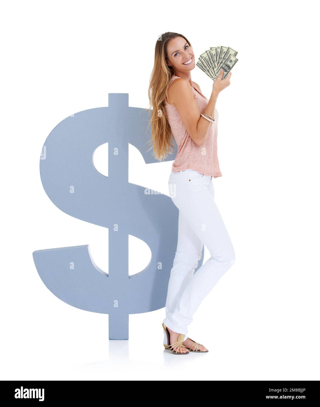 Argent, dollars et femme en portrait avec de l'argent pour l'épargne mockup avec des banques sur fond blanc. Femme heureuse financière avec bonus et gagnant Banque D'Images