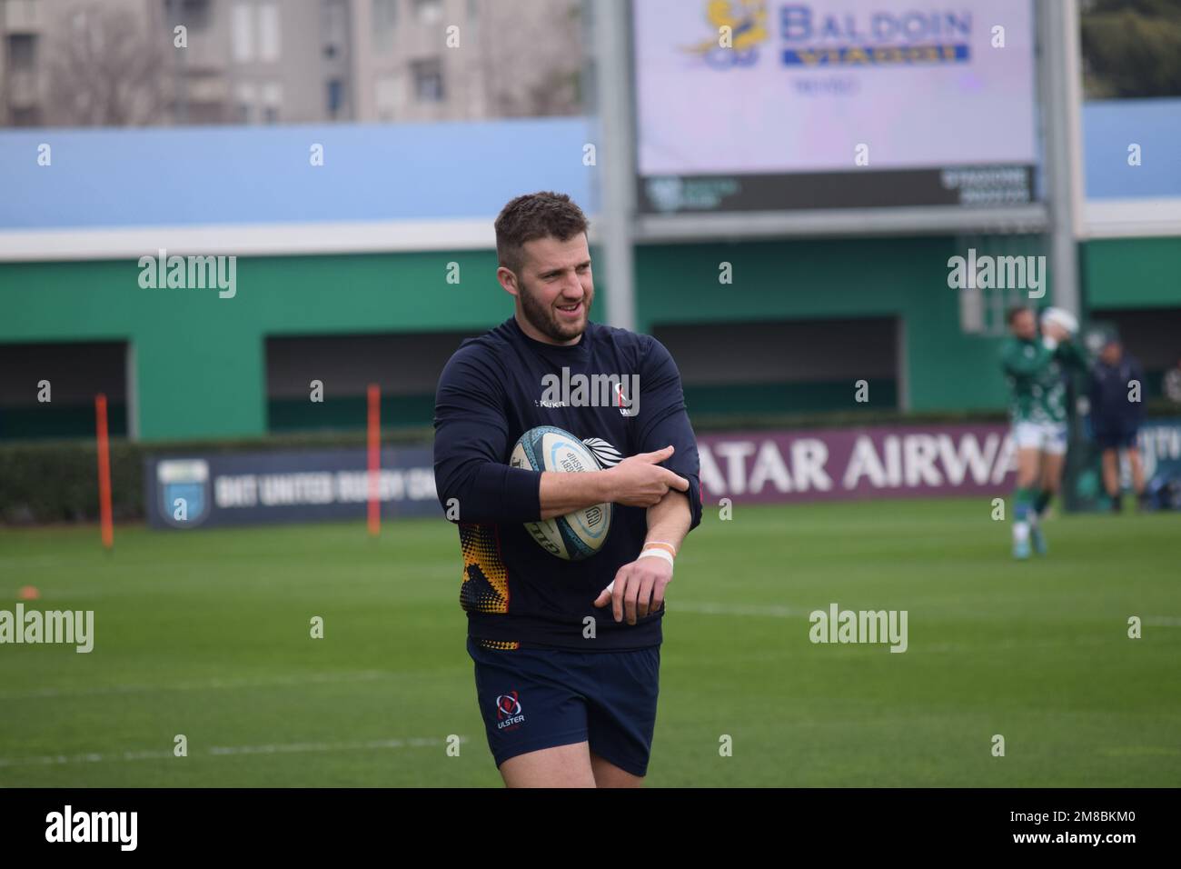 Stuart McCloskey Ulster rugby, s'échauffe avant le match du championnat de rugby Uni contre Benetton, à Trévise, en janvier 2023. Banque D'Images