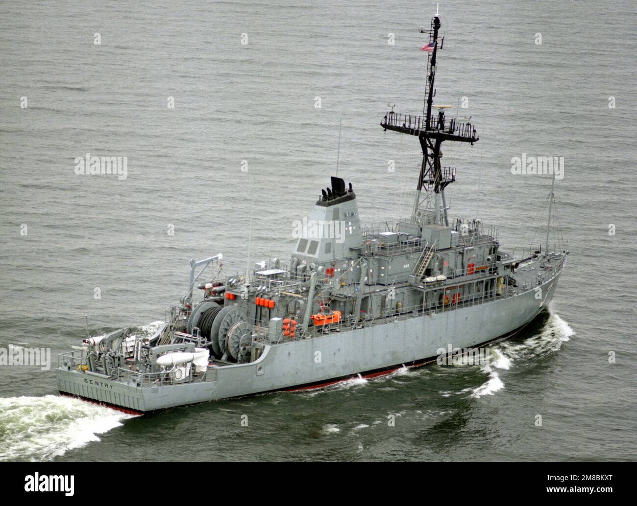 Vue en tribord du navire USS SENTRY (MCM-3) contre-mesures de la mine en cours. Base: Lac Michigan pays: Etats-Unis d'Amérique (USA) Banque D'Images