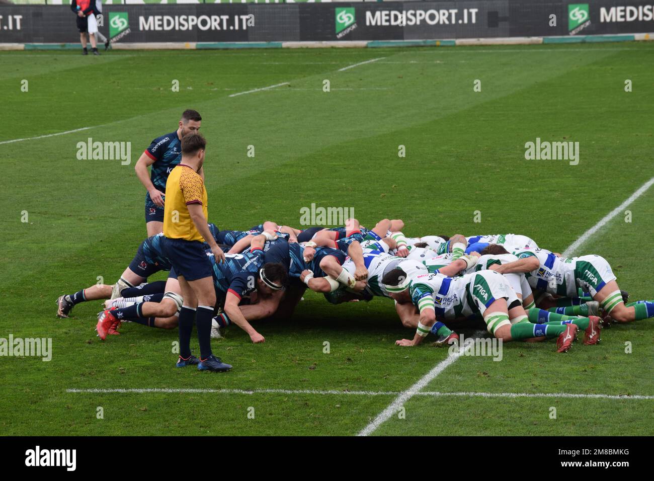 Scrum pendant Benetton / Ulster dans l'URC à Trévise, en janvier 2023 Banque D'Images