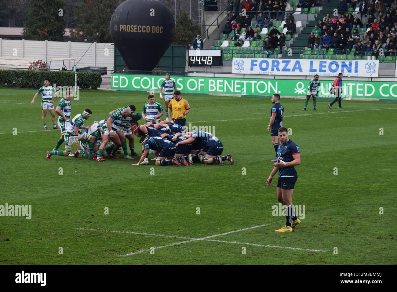 Scrum pendant Benetton / Ulster dans l'URC à Trévise, en janvier 2023 Banque D'Images