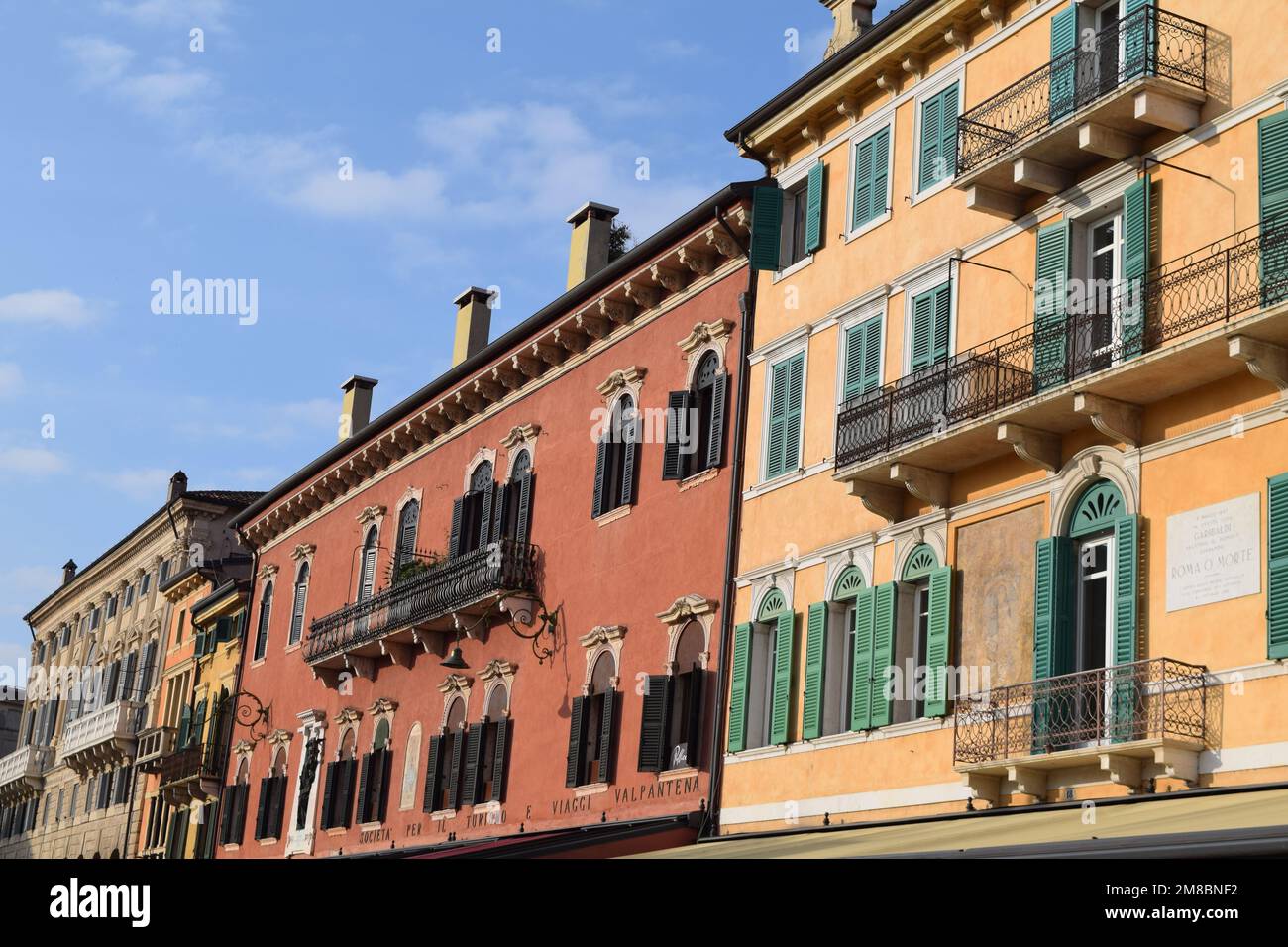 Scène de la Piazza Bra, à Vérone en Italie, par une journée ensoleillée Banque D'Images