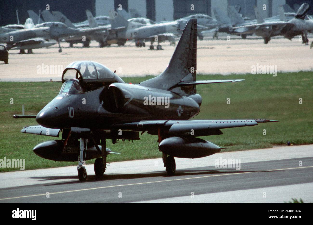 DN-ST-89-11286. Base: Naval Air Station, Oceana État: Virginie (va) pays: Etats-Unis d'Amérique (USA) Banque D'Images