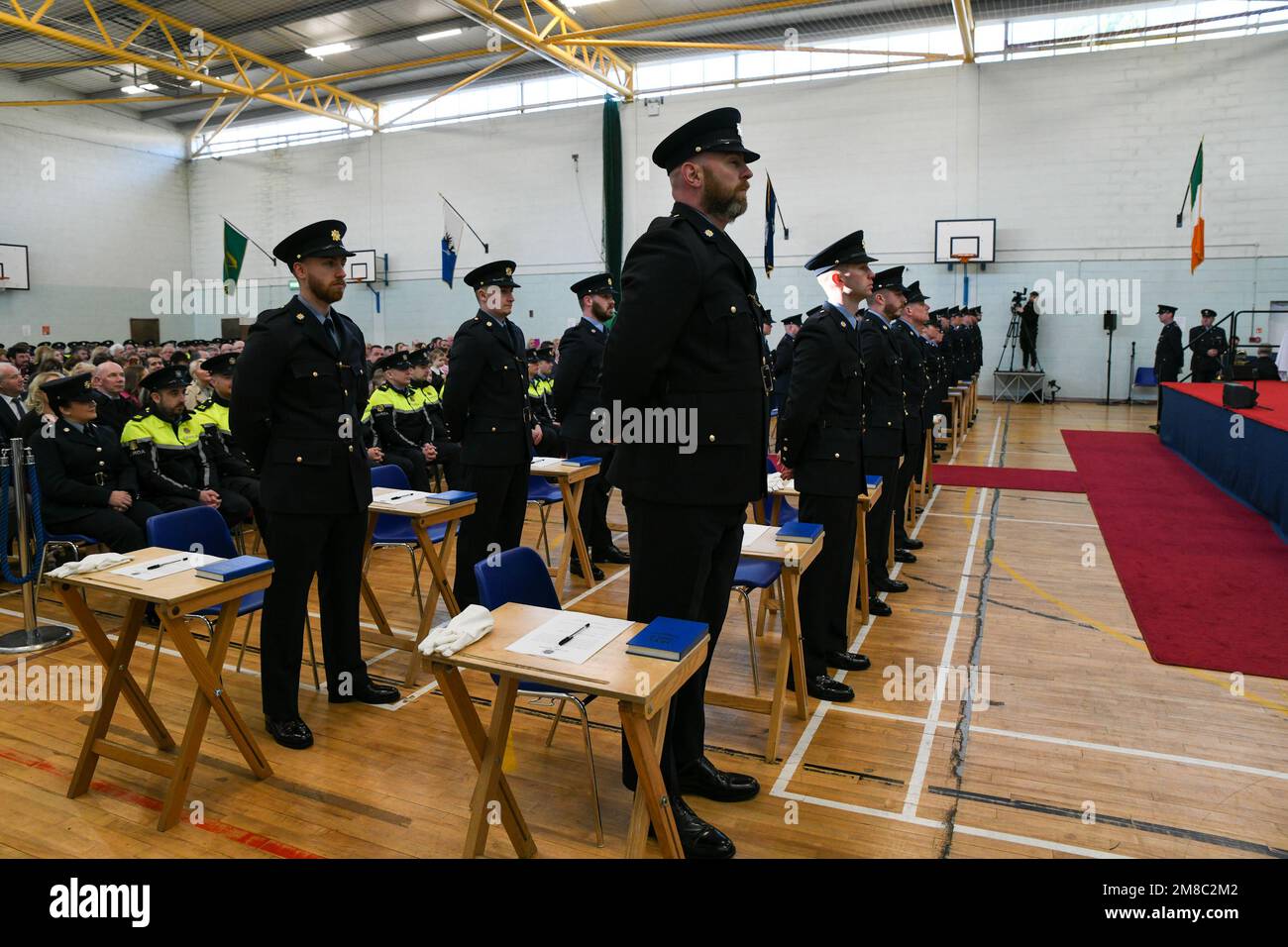 Templemore, Tipperary, Irlande, 13th janvier 2023. Les diplômés de Garda sont à l'attention du ministre Harris en attendant qu'il arrive à la cérémonie de décès au Templemore Garda College. Credit: Athlone Photography/Alamy Live News Banque D'Images