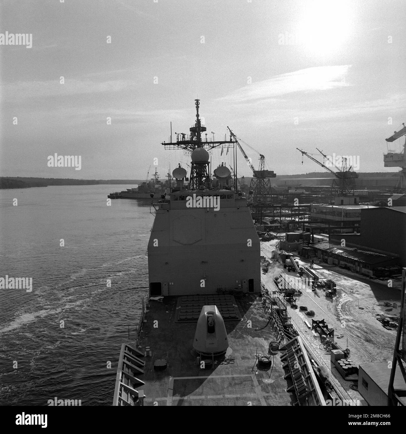 Une vue de la superstructure du croiseur de missiles guidé NORMANDIE (CG-60) vue de l'arc du navire à la fin de la construction. Base: Bath État: Maine (ME) pays: Etats-Unis d'Amérique (USA) Banque D'Images