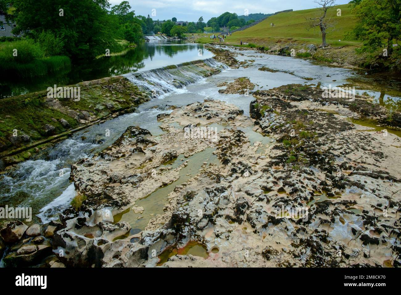 11th juillet 2022 - Grassington, Royaume-Uni : faibles niveaux d'eau à Linton Falls, Grassington pendant le long été chaud de 2022, Yorkshire, Royaume-Uni Banque D'Images