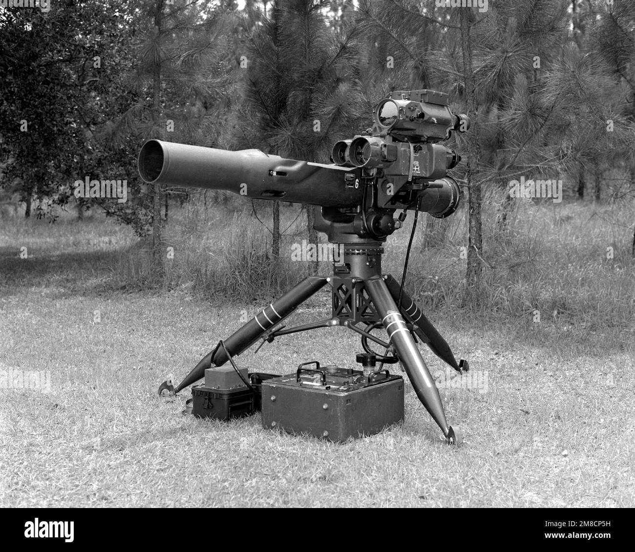 Base de logistique des corps marins. Une vue d'une arme antichar À 2 tubes, à guidage optique, à guidage par fil (TOW) sur l'affichage. Base: Albany État: Géorgie (GA) pays: États-Unis d'Amérique (USA) Banque D'Images Base de logistique des corps marins. Une vue d'une arme antichar À 2 tubes, à guidage optique, à guidage par fil (TOW) sur l'affichage. Base: Albany État: Géorgie (GA) pays: États-Unis d'Amérique (USA) Banque D'Images
