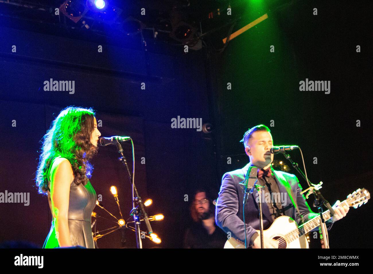Johnnyswim - Abner Ramierez et Amanda Sudano ont réalisé un concert de vacances à la salle de bal Bowery Banque D'Images