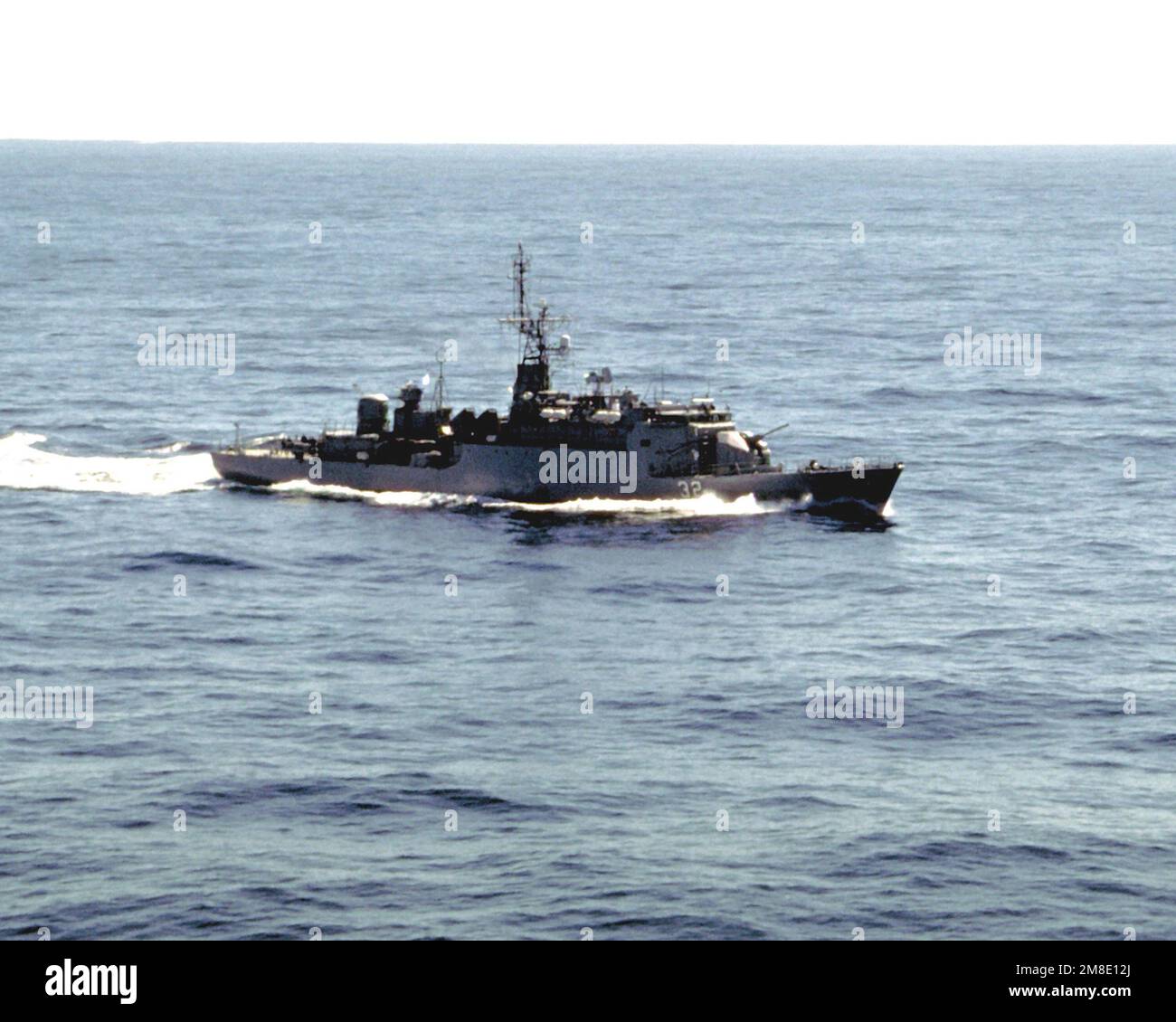 Vue à tribord du destroyer argentin ARA SARANDI (D-13) en cours. Pays:  Océan Atlantique (AOC Photo Stock - Alamy