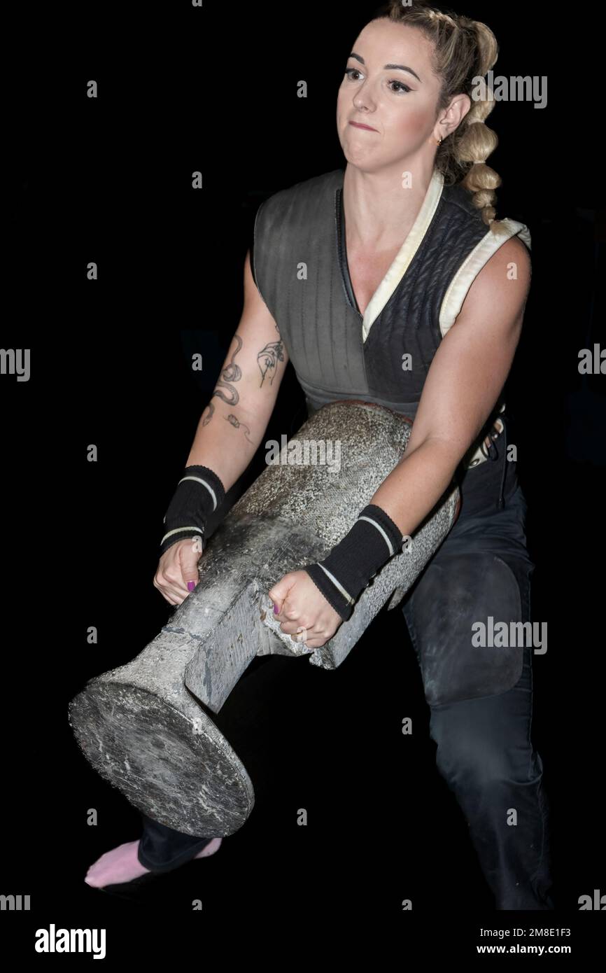 femme du pays basque pratiquant le sport rural Banque D'Images