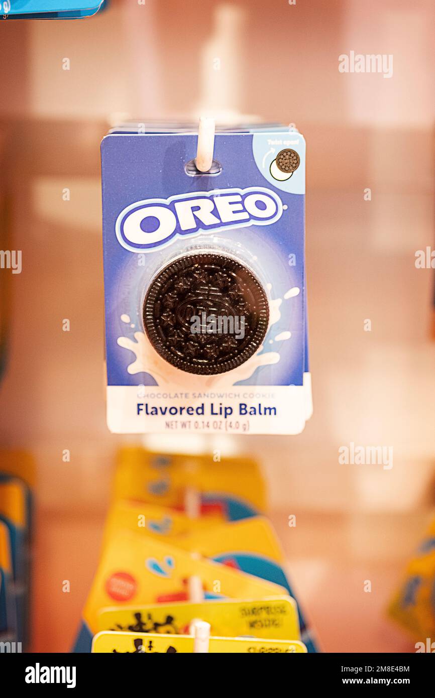 Baume à lèvres Oreo, un vrai incontournable, à vendre à IT'sugar sur broadway dans Greenwich Village, New York City. Banque D'Images