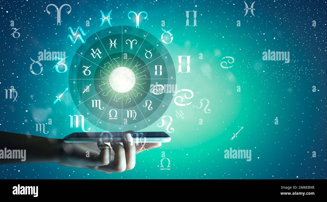 Signes astrologiques de zodiaque à l'intérieur du cercle d'horoscope sur la technologie mobile. Astrologie, connaissance des étoiles dans le ciel sur la voie laiteuse et la lune. Diamètre Banque D'Images