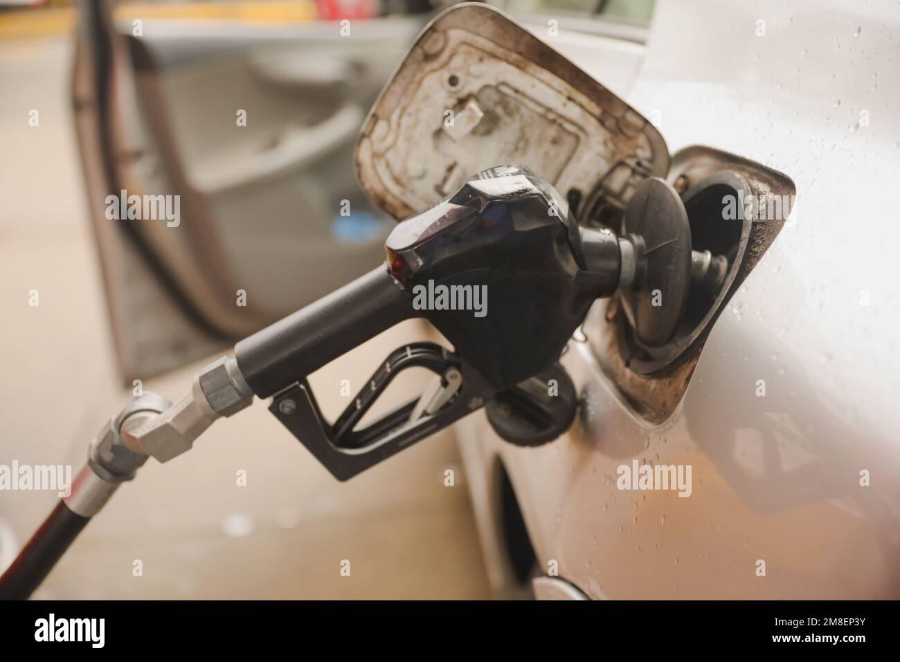 augmentation du prix de l'essence à la station-service de carburant de transport de l'économie Banque D'Images