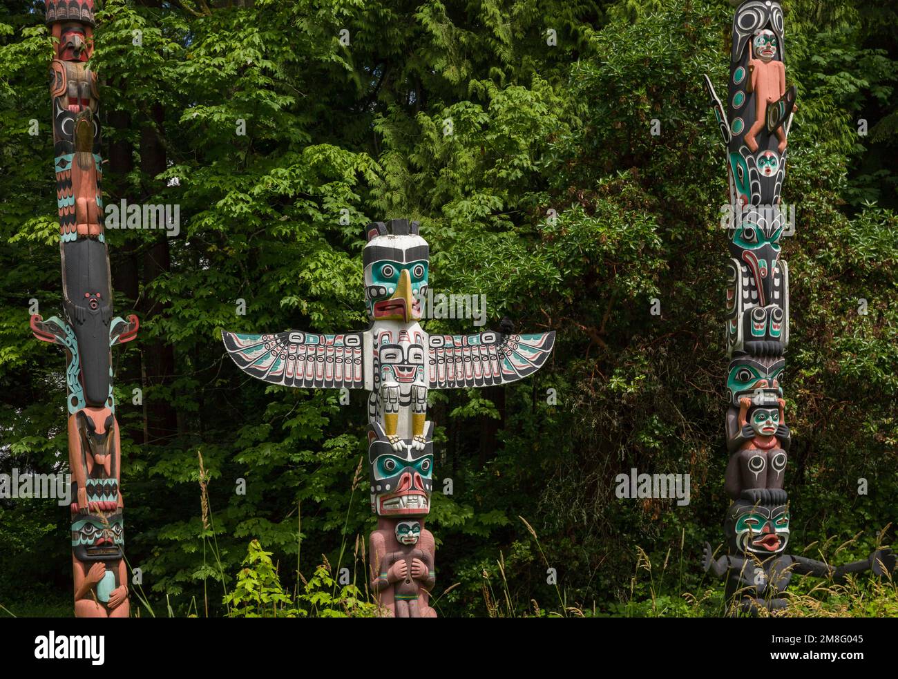 Totems en bois dans le parc Stanley. Culture des Premières nations, voyages, art national Vancouver, Colombie-Britannique, Canada Banque D'Images