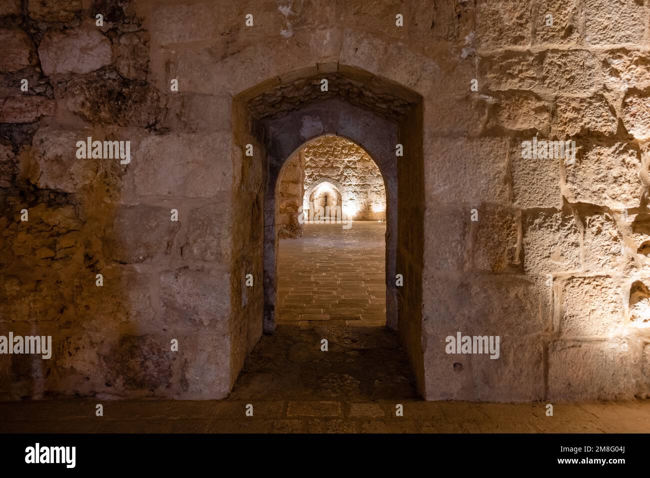 Château d'Ajloun ou salle intérieure et porte de Qalat ar-Rabad en Jordanie Banque D'Images