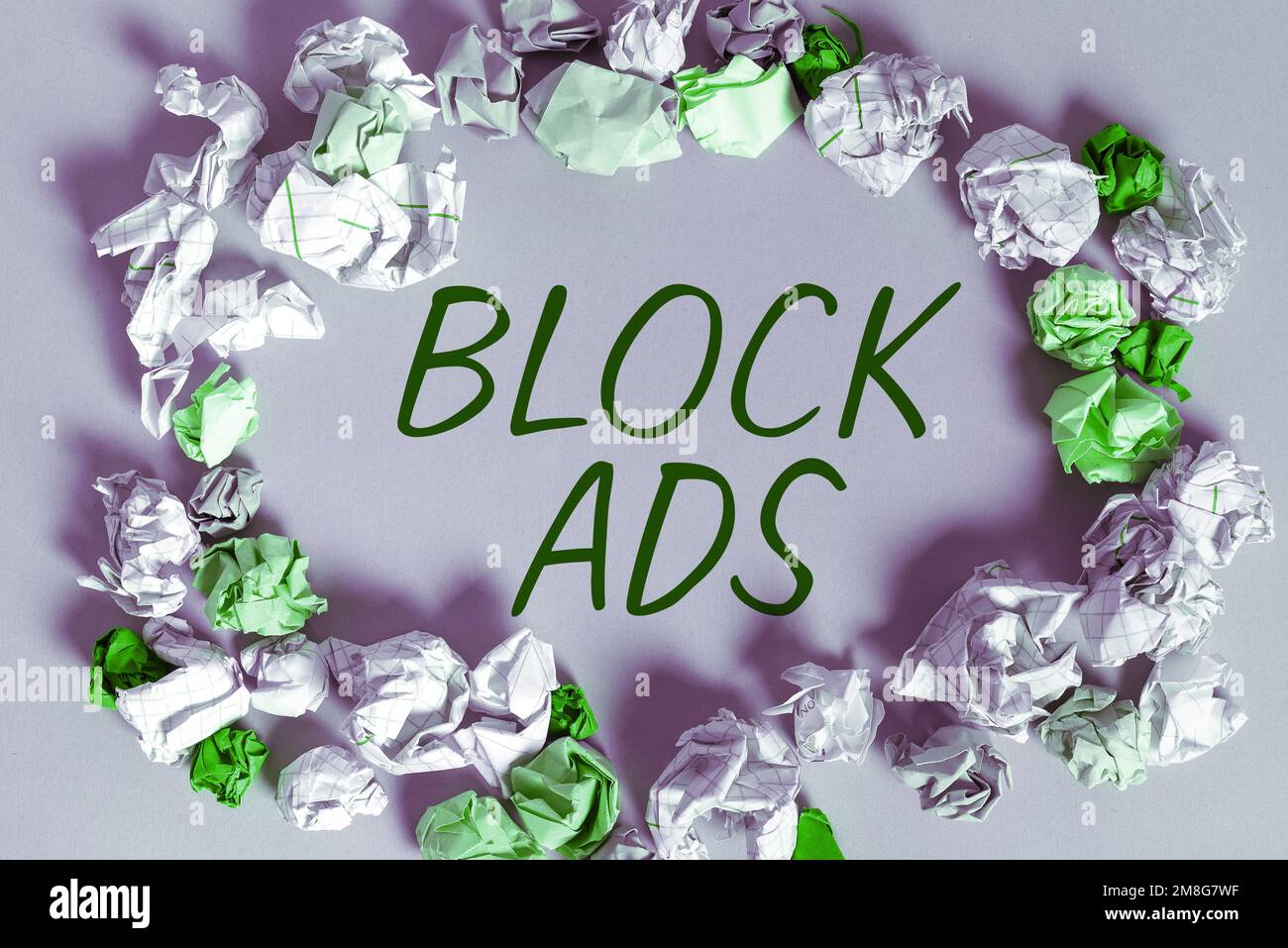 Affichage conceptuel des publicités bloc. Programme d'approche commerciale qui supprimera différents types de publicité du Web Banque D'Images
