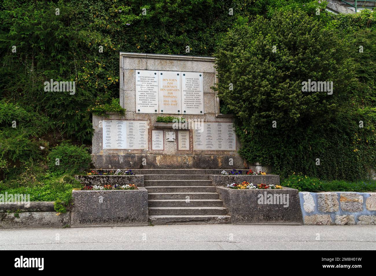 HALLSTATT, AUTRICHE - 18 MAI 2019 : il s'agit d'un monument pour les habitants de la ville qui sont devenus victimes de deux guerres mondiales. Banque D'Images