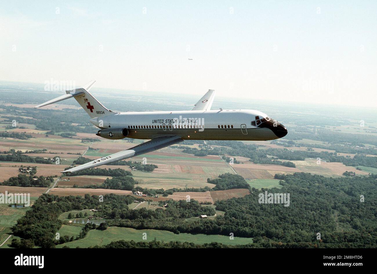 Vue de trois quarts avant d'un avion Nightingale C-9A construit par McDonnell Douglas depuis l'aile du 375th Airlift, à bord du Commandement de la mobilité aérienne, près de sa base d'origine. Base: Scott Air Force base État: Illinois (il) pays: États-Unis d'Amérique (USA) Banque D'Images