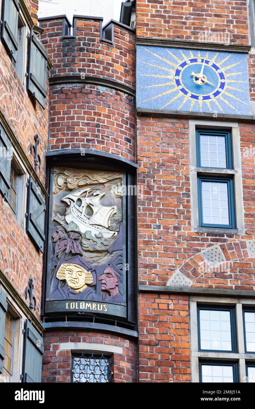 Bremen, Allemagne - Novemeber 13, 2022: Glockenspiel Maison avec carrilon et des portraits tournants de personnes célèbres jingle trois fois par jour à Brême en Allemagne Banque D'Images