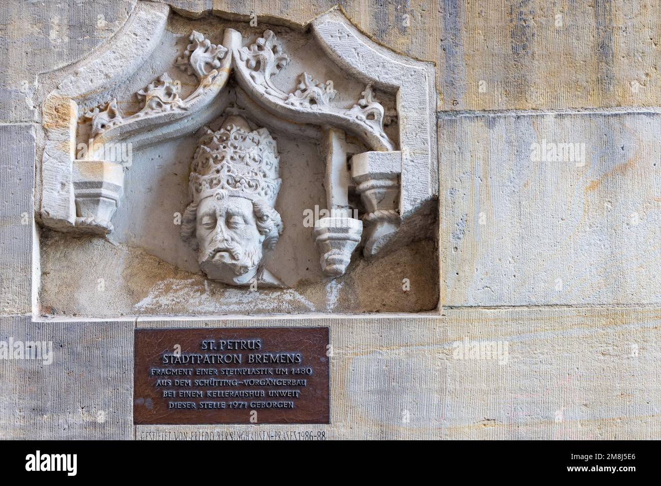 Brême, Allemagne - Noveber 13, 2022: Sculpture de Saint Petrus patron de la ville de Brême en état libre ville hanséatique de Brême en Allemagne Banque D'Images