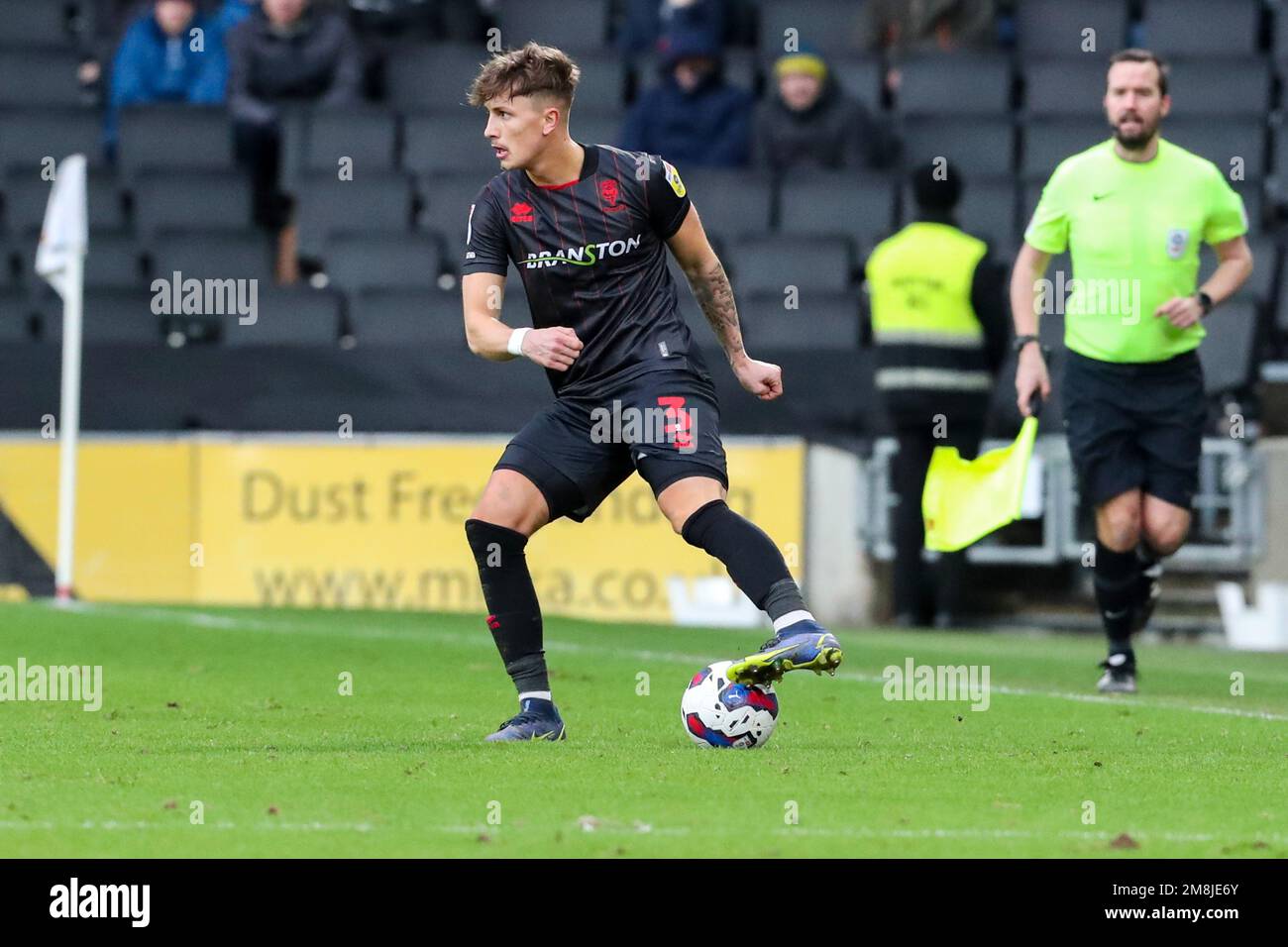 Harry Boyes de Lincoln City pendant la première moitié du match Sky Bet League 1 entre MK Dons et Lincoln City au stade MK, Milton Keynes, le samedi 14th janvier 2023. (Credit: John Cripps | MI News) Credit: MI News & Sport /Alay Live News Banque D'Images