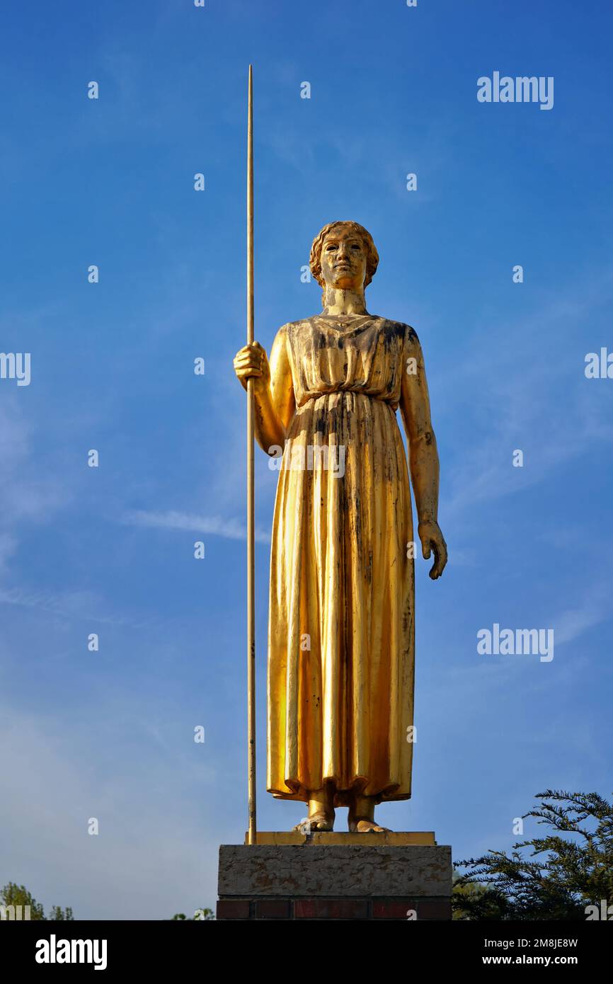 Statue de la déesse grecque Pallas Athene à Düsseldorf/Allemagne par le sculpteur Johannes Knubel. Érigé en 1926. Banque D'Images