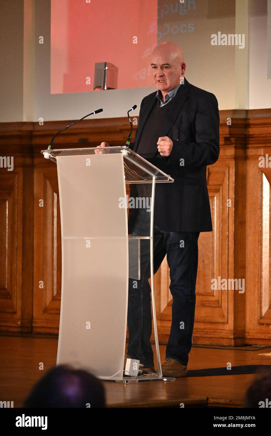 Londres, Royaume-Uni. 14 janvier 2023. Le Président Mick Lynch le Secrétaire général est une Union nationale des travailleurs des transports et des chemins de fer et des Maritimes au BMA Junior Doctors Committee au Royaume-Uni organise un rassemblement pour la restauration des salaires au Central Hall Westminster. Crédit : voir Li/Picture Capital/Alamy Live News Banque D'Images