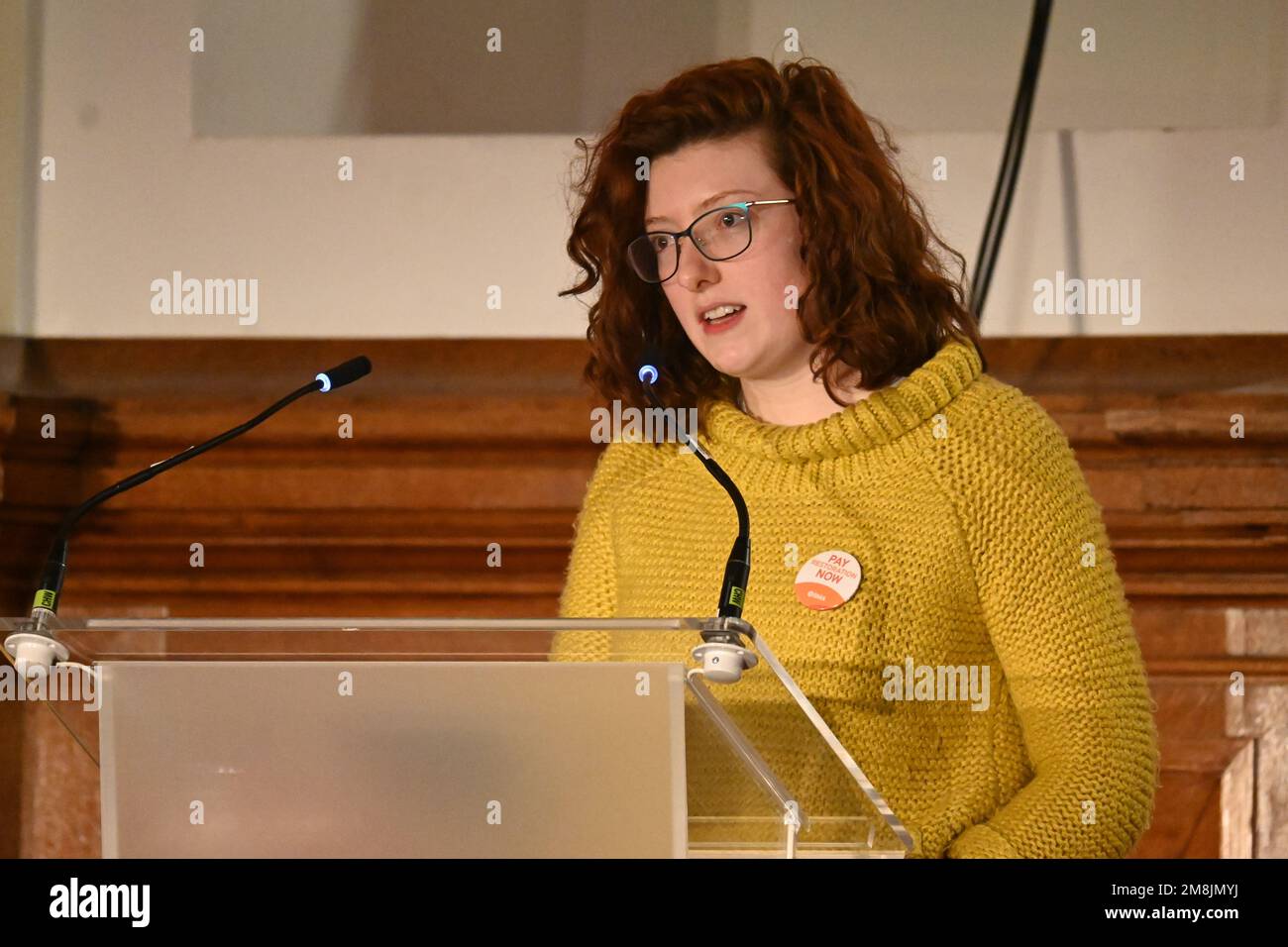 Londres, Royaume-Uni. 14 janvier 2023. La Présidente Emma Runswick est vice-présidente du conseil britannique de BMA au Comité des médecins juniors de BMA au Royaume-Uni organise un rassemblement pour la restauration des salaires au Central Hall Westminster. Crédit : voir Li/Picture Capital/Alamy Live News Banque D'Images