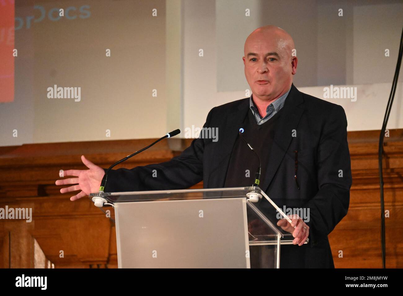 Londres, Royaume-Uni. 14 janvier 2023. Le Président Mick Lynch le Secrétaire général est une Union nationale des travailleurs des transports et des chemins de fer et des Maritimes au BMA Junior Doctors Committee au Royaume-Uni organise un rassemblement pour la restauration des salaires au Central Hall Westminster. Crédit : voir Li/Picture Capital/Alamy Live News Banque D'Images