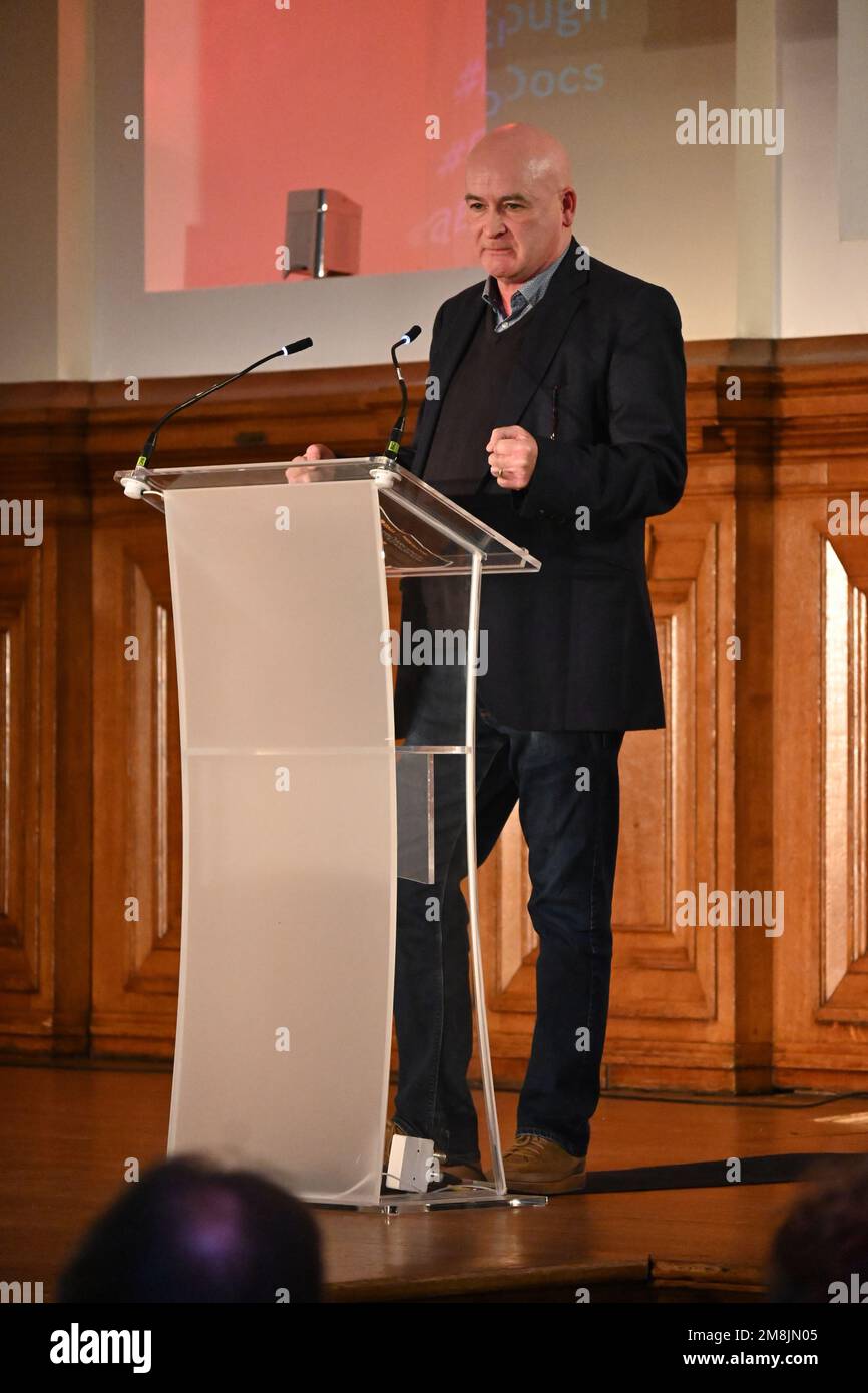 Londres, Royaume-Uni. 14 janvier 2023. Le Président Mick Lynch le Secrétaire général est une Union nationale des travailleurs des transports et des chemins de fer et des Maritimes au BMA Junior Doctors Committee au Royaume-Uni organise un rassemblement pour la restauration des salaires au Central Hall Westminster. Crédit : voir Li/Picture Capital/Alamy Live News Banque D'Images