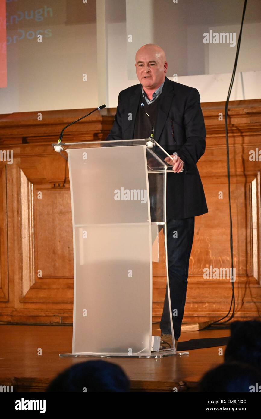 Londres, Royaume-Uni. 14 janvier 2023. Le Président Mick Lynch le Secrétaire général est une Union nationale des travailleurs des transports et des chemins de fer et des Maritimes au BMA Junior Doctors Committee au Royaume-Uni organise un rassemblement pour la restauration des salaires au Central Hall Westminster. Crédit : voir Li/Picture Capital/Alamy Live News Banque D'Images