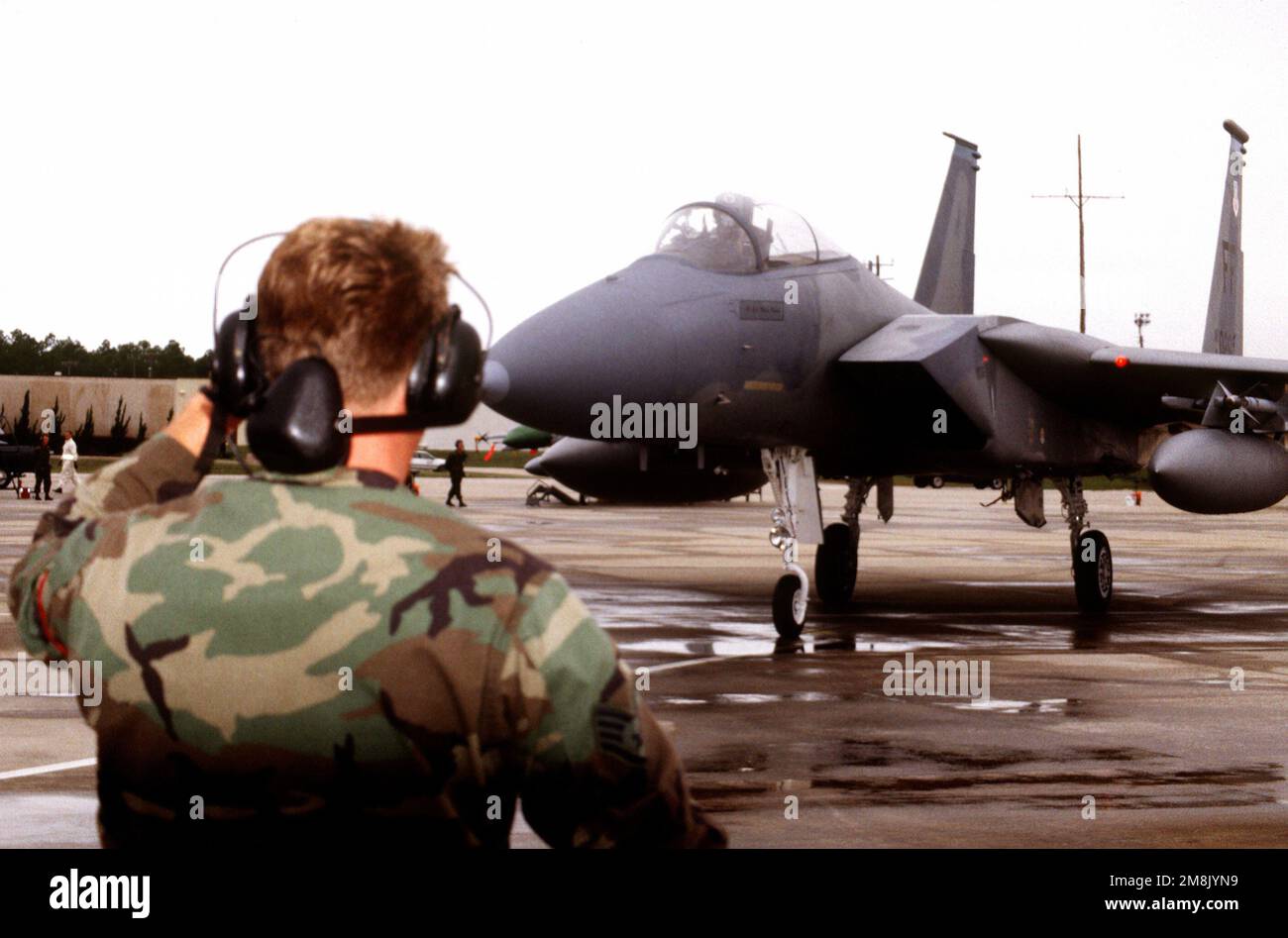Un combattant F-15 Eagle de la 1st Fighter Wing, Langley AFB, va, arrive à la base aérienne pour le début de la compétition (date exacte inconnue). Objet opération/série: WILLIAM TELL '94 base: Tyndall Air Force base État: Floride (FL) pays: États-Unis d'Amérique (USA) Banque D'Images