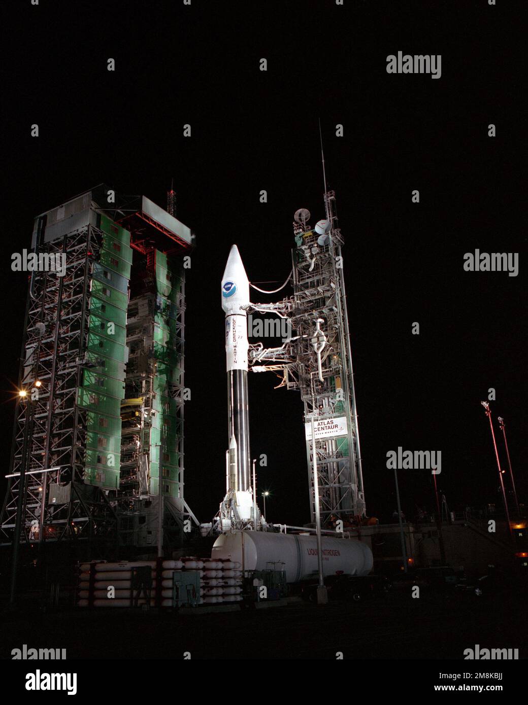 A Lockheed Martin Corp Atlas 11/AC-116 est sur le point de lancer Complex 36B. Le véhicule de lancement est prêt à transporter le satellite géostationnaire avancé GOES-J en orbite. Base: Cape Canaveral Air Force Station État: Floride (FL) pays: États-Unis d'Amérique (USA) Banque D'Images