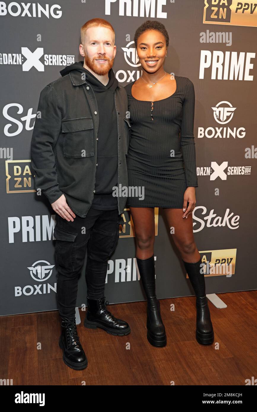 Neil Jones et Chyna Mills arrivent pour le combat KSI v faze Temperrr à OVO Arena, Wembley à Londres. Date de la photo: Samedi 14 janvier 2023. Banque D'Images