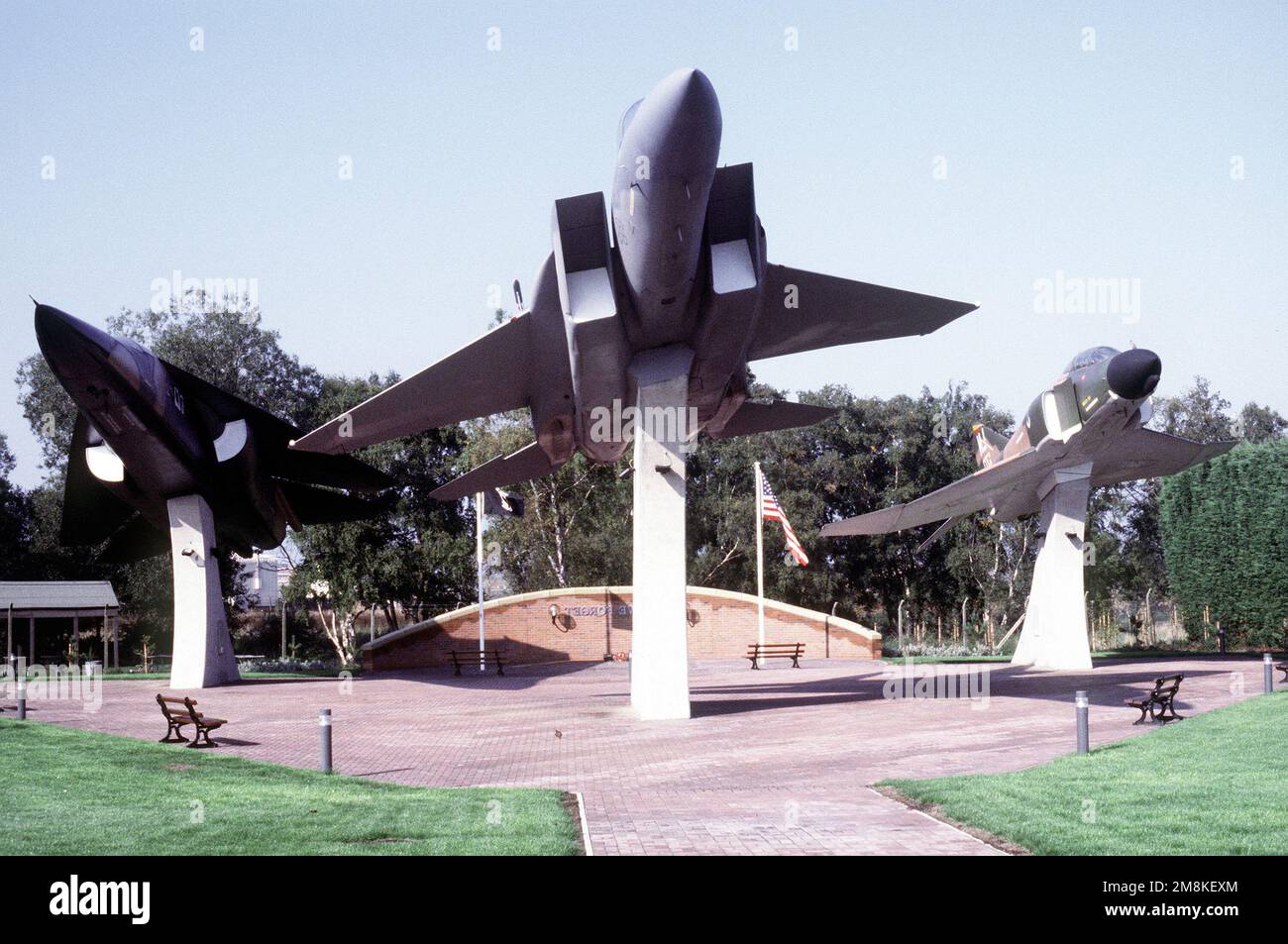 Le Wings of Liberty Memorial Park, sur la RAF Lakenheath, au Royaume-Uni, a été dédié à la mémoire de tous les POW/MIAS. Le parc comprend un F-4, un F-111 et un F-15, qui ont tous été utilisés pour l'aile Liberty. Base: RAF Lakenheath État: East Anglia pays: Angleterre / Grande-Bretagne (ENG) Banque D'Images