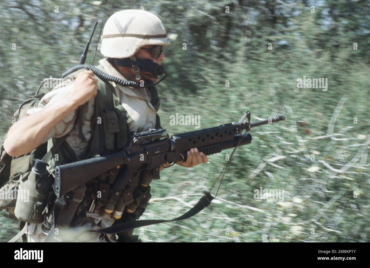 Des soldats de la Division d'infanterie de 24th (mécanisés) participent à  un exercice connu sous le nom d'équipe de récupération des aéronefs (DART).  Les soldats sont informés qu'un avion est descendu et