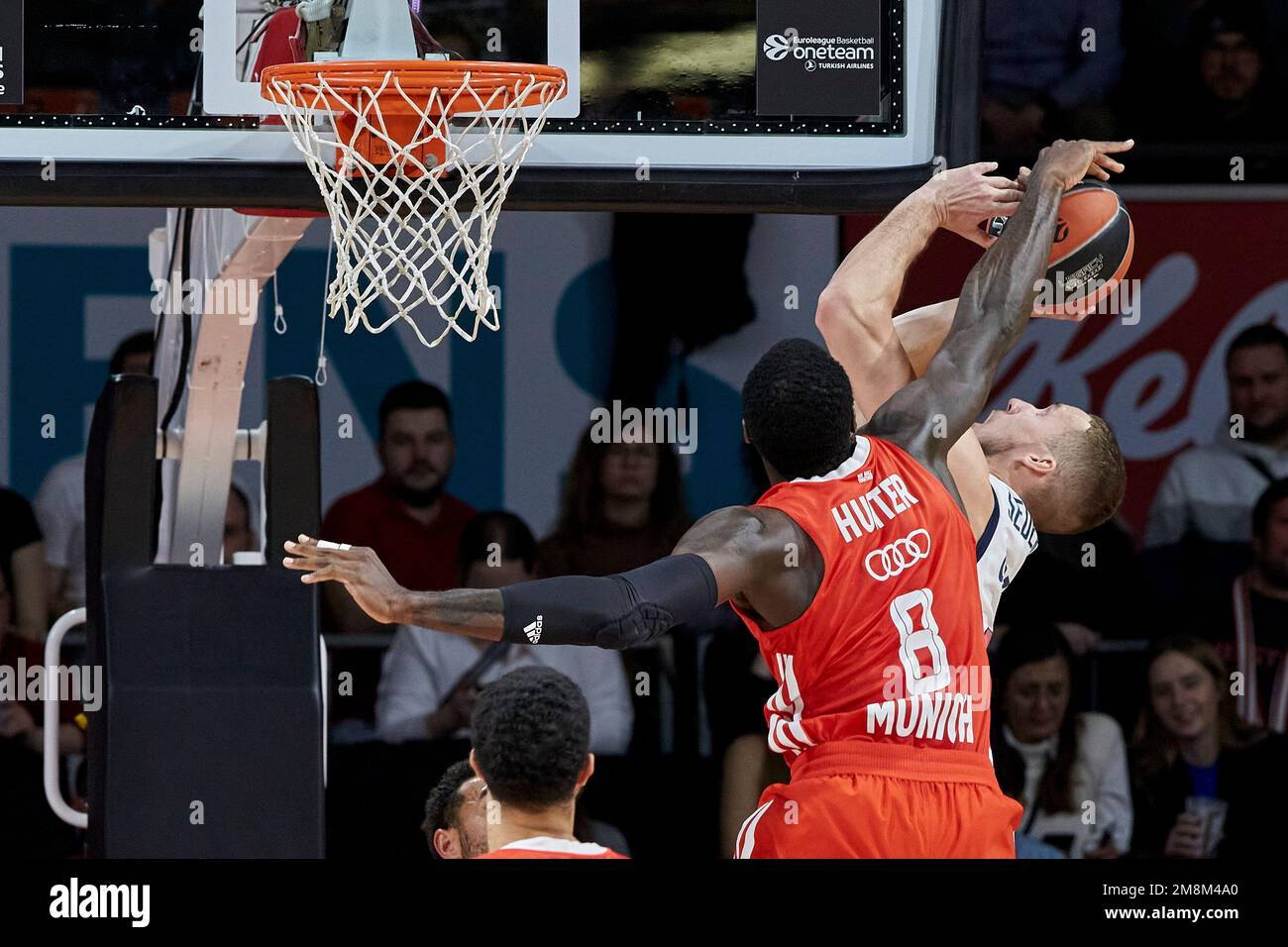 2022/23 FIBA Euroleg | FC Bayern München vs Baskonia Vitoria-Gasteiz. SEDEKERSKIS Tadis (Vitoria-Gasteiz Baskonia BKN08). HUNTER Othello (FC Baye Banque D'Images