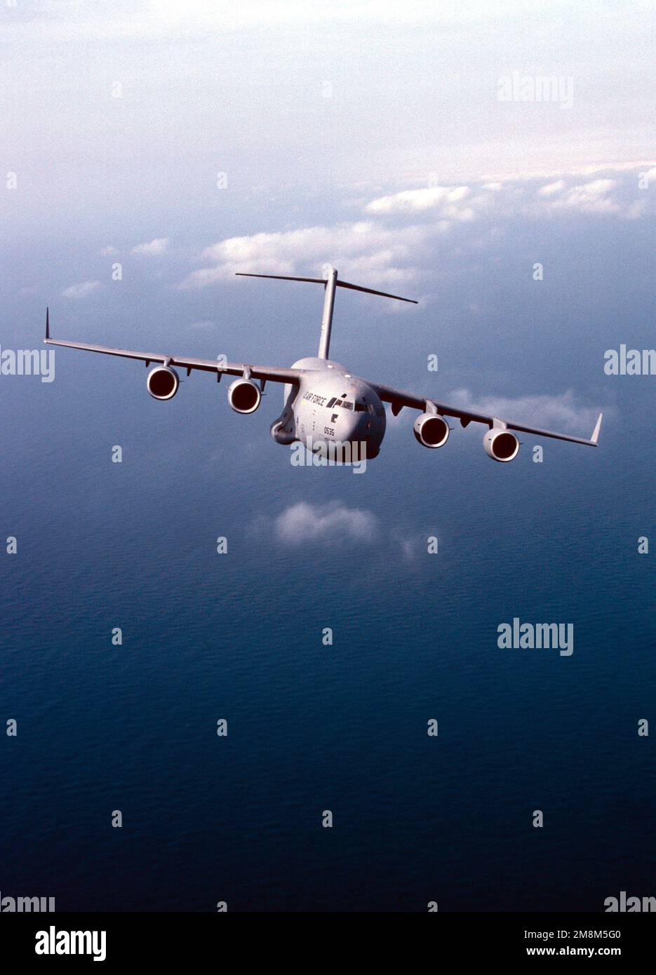 Vue aérienne d'un C-17 Globemaster III du 17th Airlift Squadron, 437th Air Wing, base aérienne de Charleston, Caroline du Sud. Base: Charleston État: Caroline du Sud (SC) pays: Etats-Unis d'Amérique (USA) Banque D'Images