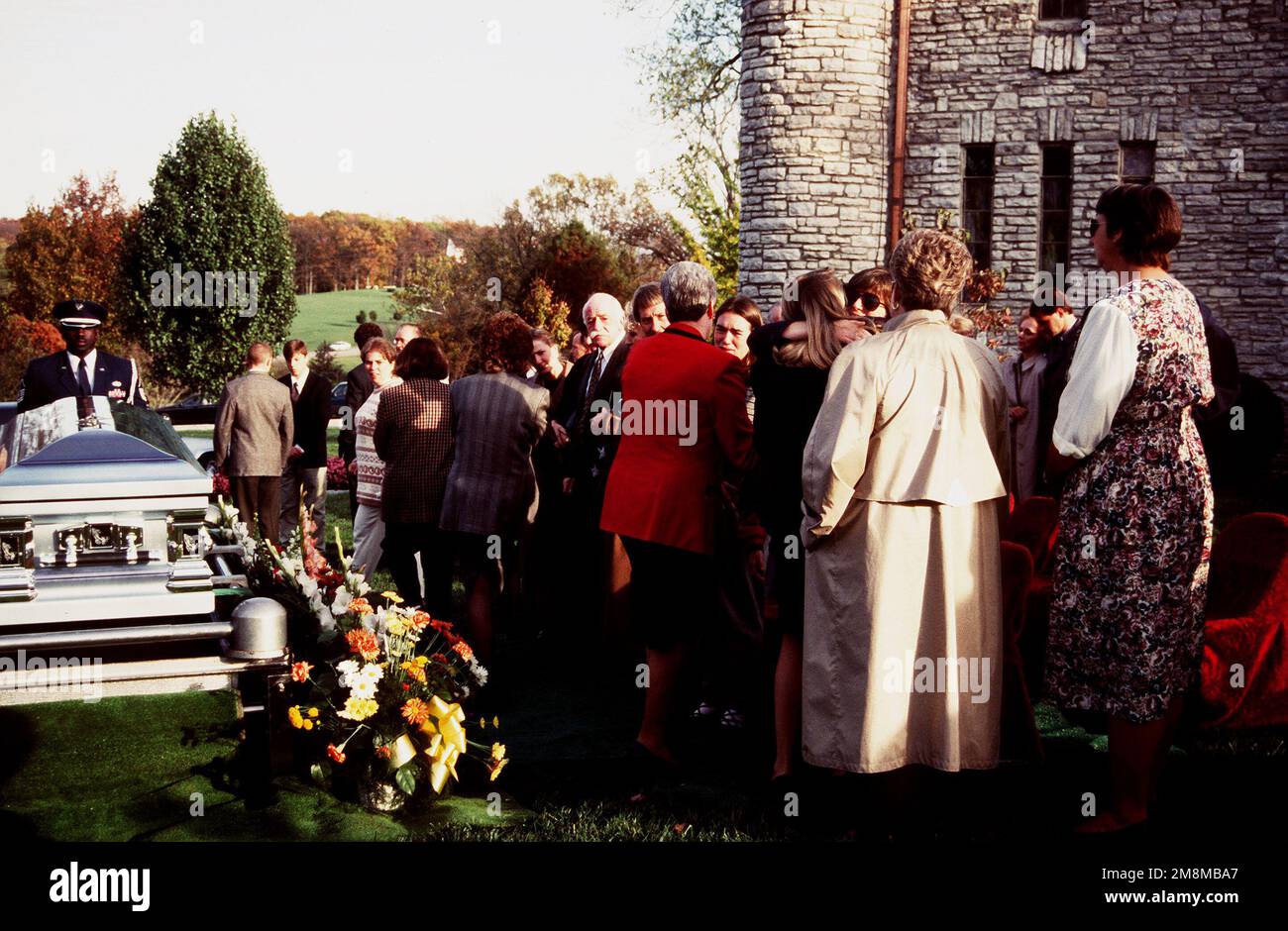 Vue du cimetière pendant les services funéraires du CHEF SGT. De la Force aérienne (RET), Arthur 'Bud' Andrews. CMSGT. Andrews est décédé le 26 octobre 1996 à Marietta, GA., après des complications après une chirurgie cardiaque. Il avait 62 ans. Base: Jackson État: Missouri (Mo) pays: Etats-Unis d'Amérique (USA) Banque D'Images