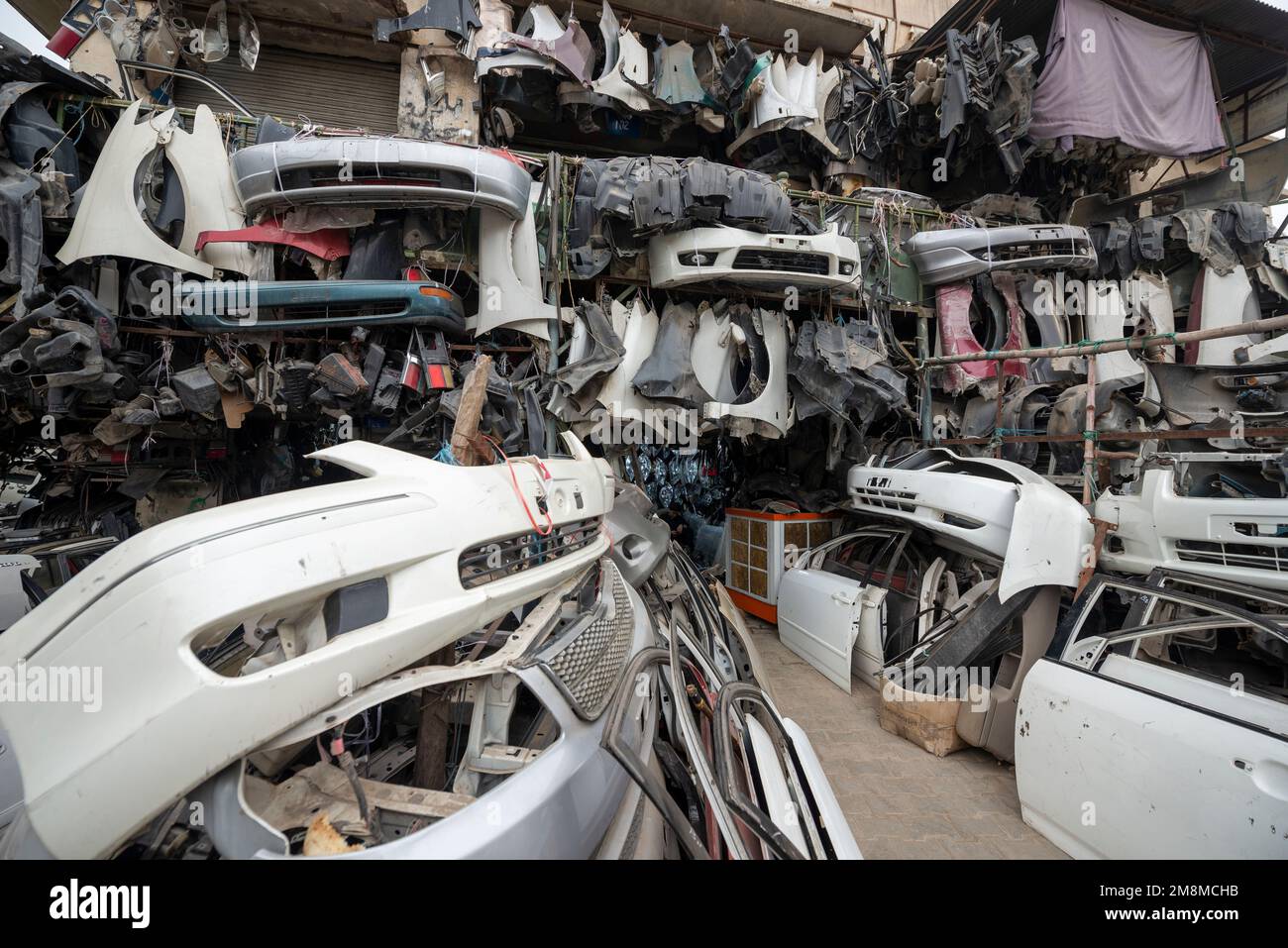 Bazar de pièces de rechange de voiture, Peshawar, Pakistan Banque D'Images