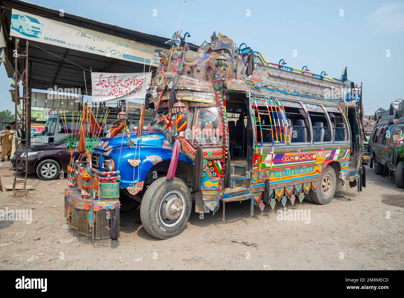 Bus peint en couleur, Peshawar, Pakistan Banque D'Images
