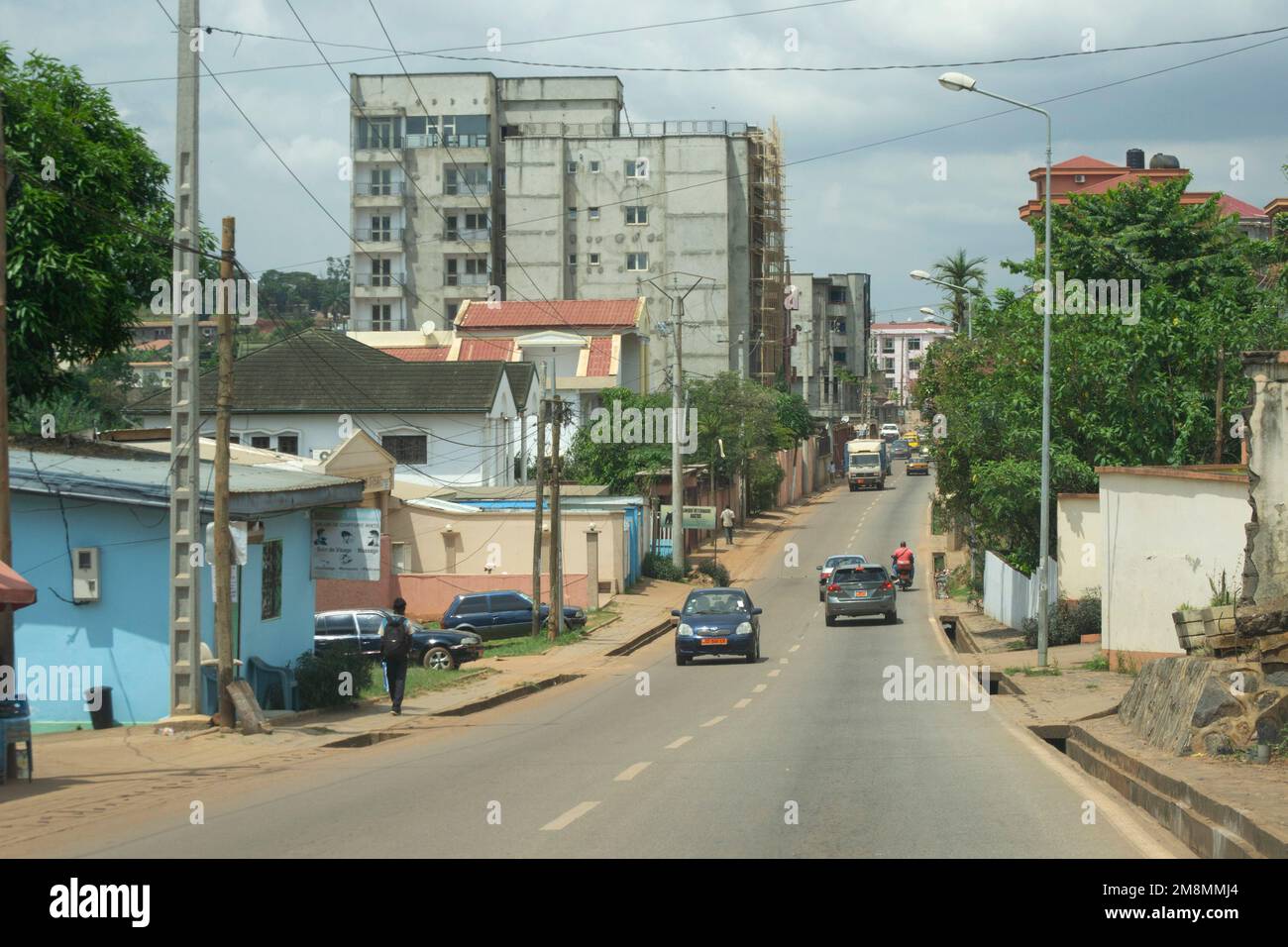 Scène De Vie Dans Les Rues De Yaoundé Au Cameroun Circulation Dans Le