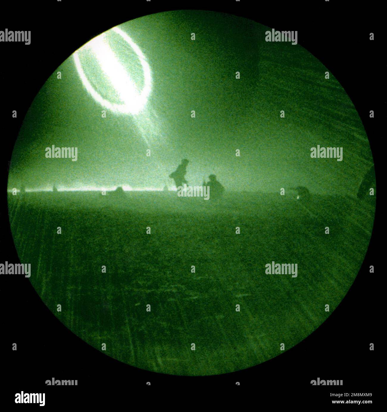 Photographe militaire de l'année vainqueur 1998 titre: Shadow Warriors Catégorie: Combat CameraPlace: Mention honorable combat Camera Infantry Marines du 1st Bataillon, 4th Marines, conduire un assaut de nuit sur des cibles à Al Qatrana, Jordanie pendant l'exercice Infinite Moonlight. Base: Al Qatranah pays: Jordanie (JOR) Banque D'Images