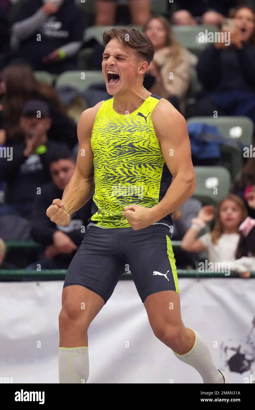 Thibaut collet (FRA) célèbre après avoir remporté la compétition masculine élite à 19-1 (5.81 m) lors du 30e Sommet national UCS Spirit Pole Vault, vendredi 13 janvier 2023, à Sparks, Nev. Banque D'Images