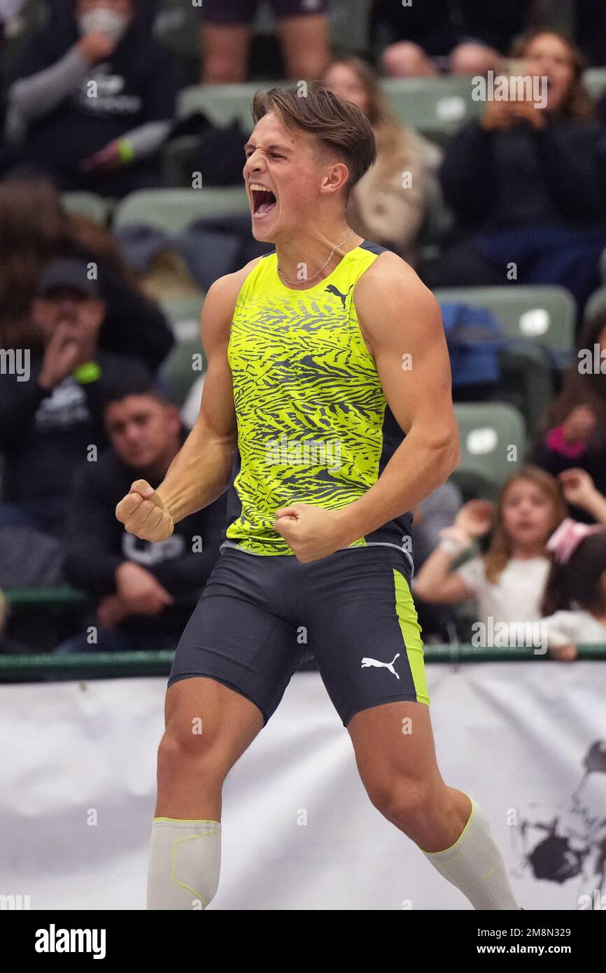 Thibaut collet (FRA) célèbre après avoir remporté la compétition masculine élite à 19-1 (5.81 m) lors du 30e Sommet national UCS Spirit Pole Vault, vendredi 13 janvier 2023, à Sparks, Nev. Banque D'Images