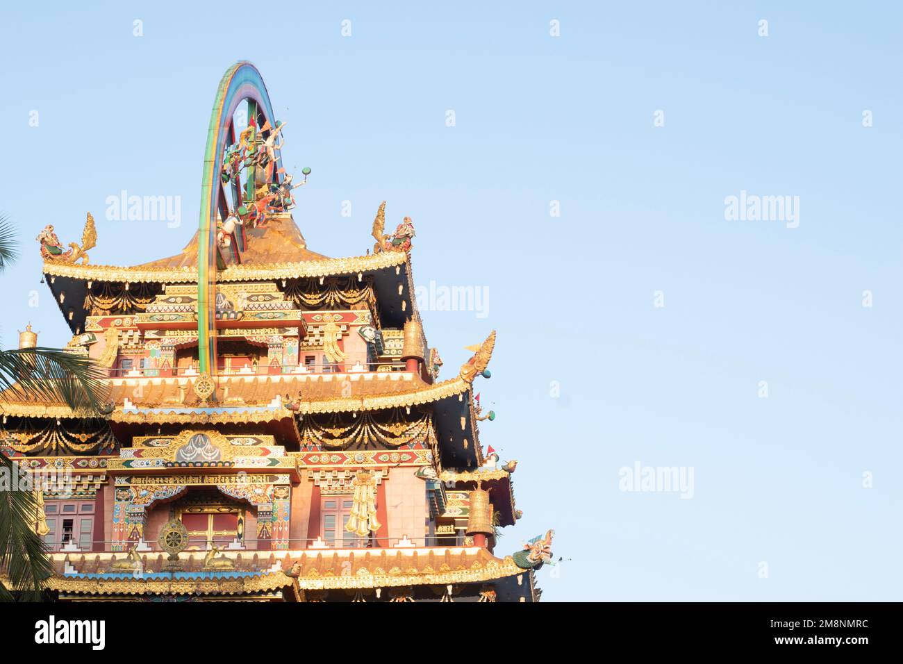 Une photo prise le 23 décembre 2022 du temple bouddhiste Zangdog Palri ou du temple d'or dans le monastère de Namdroling à Bylakuppe, Coorg, Karnataka. Banque D'Images