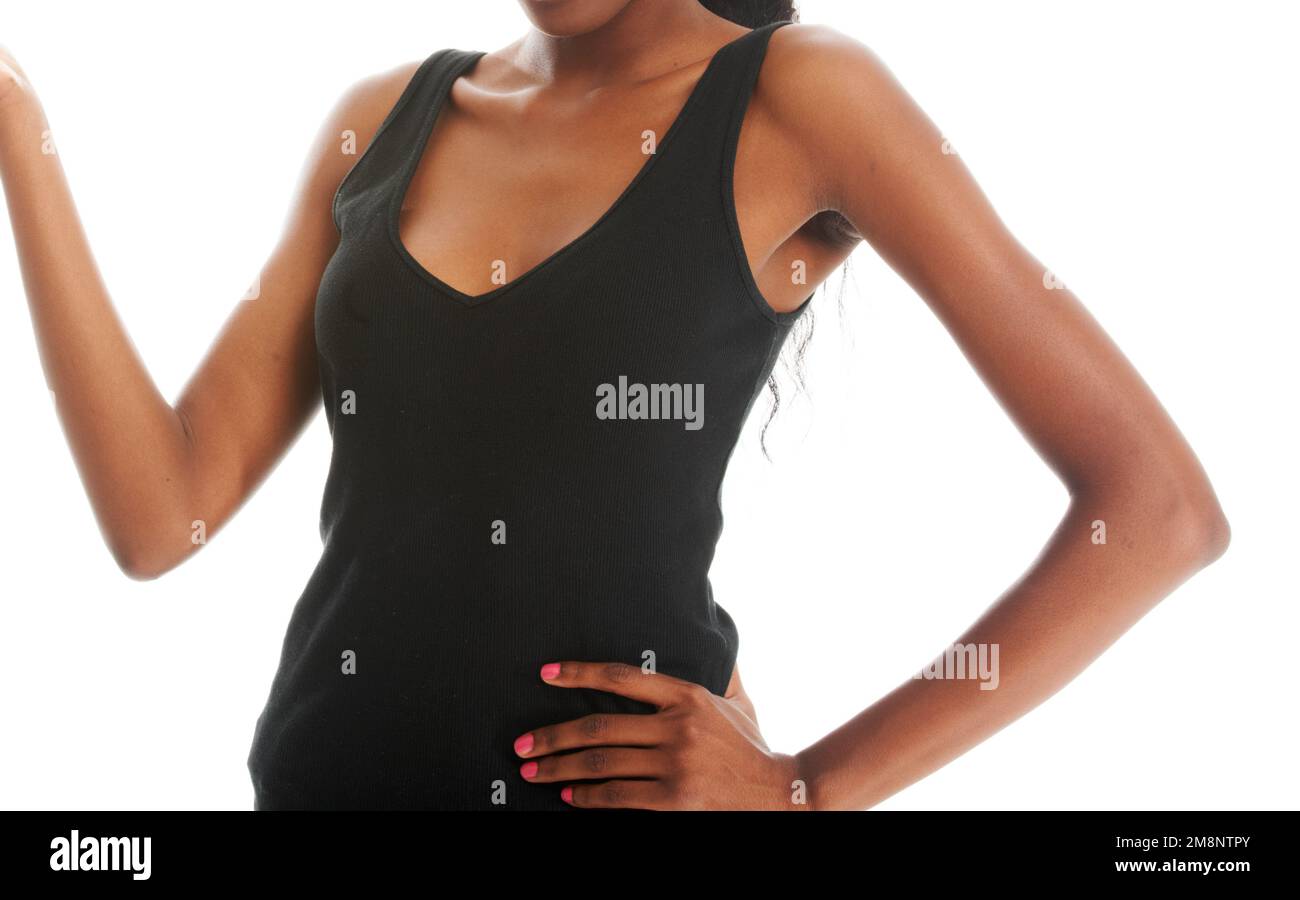 Langage corporel de l'assuré. Image rognée d'une jeune femme dans une pose de présentation isolée sur blanc. Banque D'Images